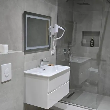 Tris Apartament *