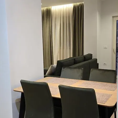 Apartament Tris *